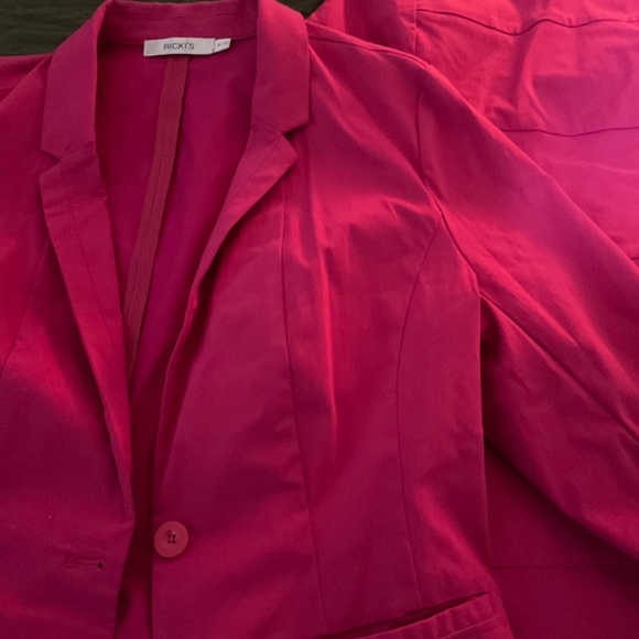 Hot Pink Bodycon Dress with matching jacket. - Picture 4 of 5